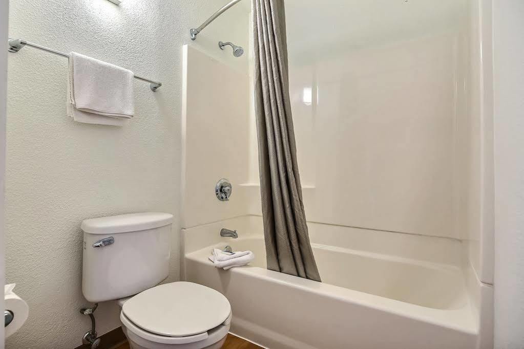 Motel 6-Oakland, Ca - Embarcadero Extérieur photo